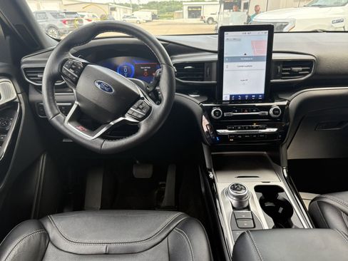 Used 2022 Ford Explorer ST w/ ST Street Pack image 7