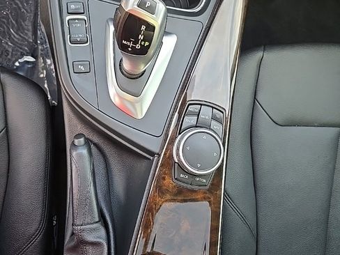 Used 2015 BMW 320i Sedan image 24