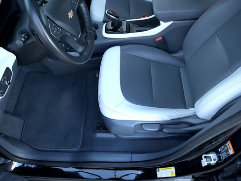 Used 2020 Chevrolet Bolt Premier w/ Infotainment Package image 30