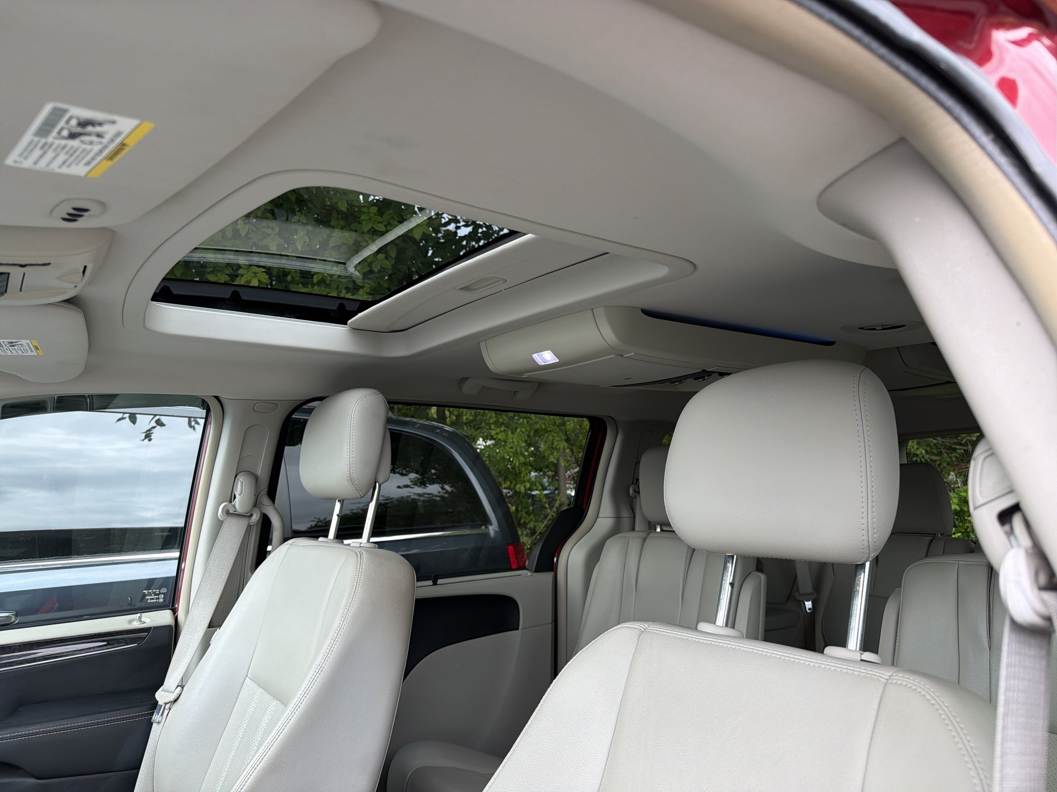 Used 2014 Chrysler Town & Country Touring-L w/ Driver Convenience Group FWD image 14