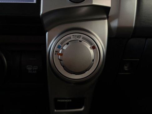 Used 2024 Toyota 4Runner SR5 AWD/4WD image 38
