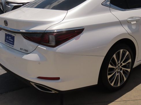 Used 2020 Lexus ES 350 w/ Premium Package FWD image 10