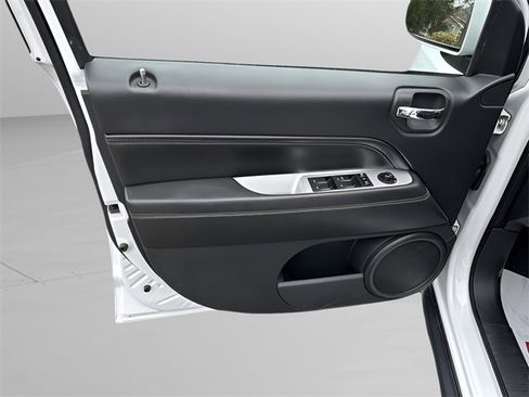 Used 2016 Jeep Compass 4WD image 24