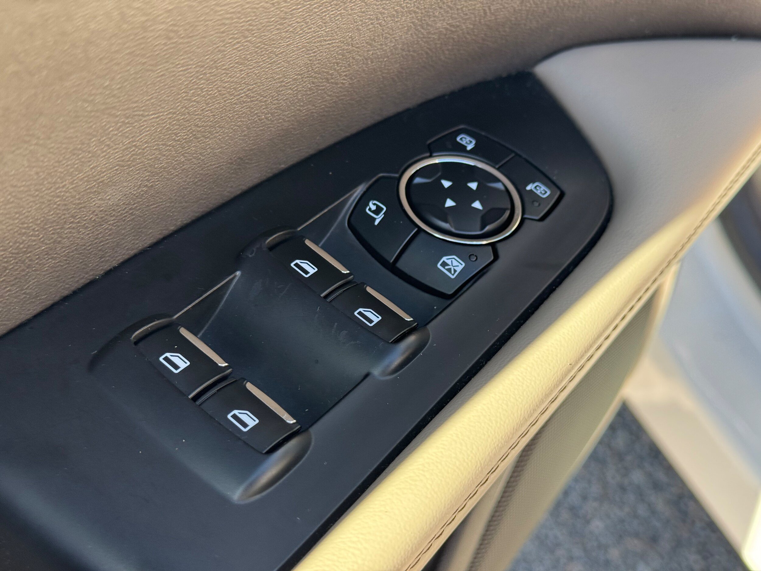 Used 2023 Lincoln Nautilus FWD image 7
