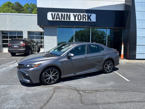 Used 2021 Toyota Camry SE w/ Convenience Package FWD image 54