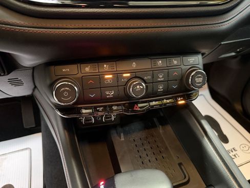 Used 2025 Dodge Durango GT AWD/4WD image 17