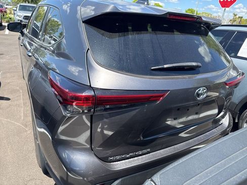 Used 2023 Toyota Highlander XLE image 5