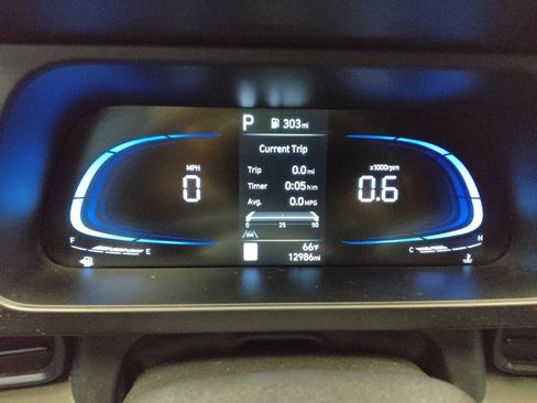 Used 2025 Hyundai Elantra Sport FWD image 23