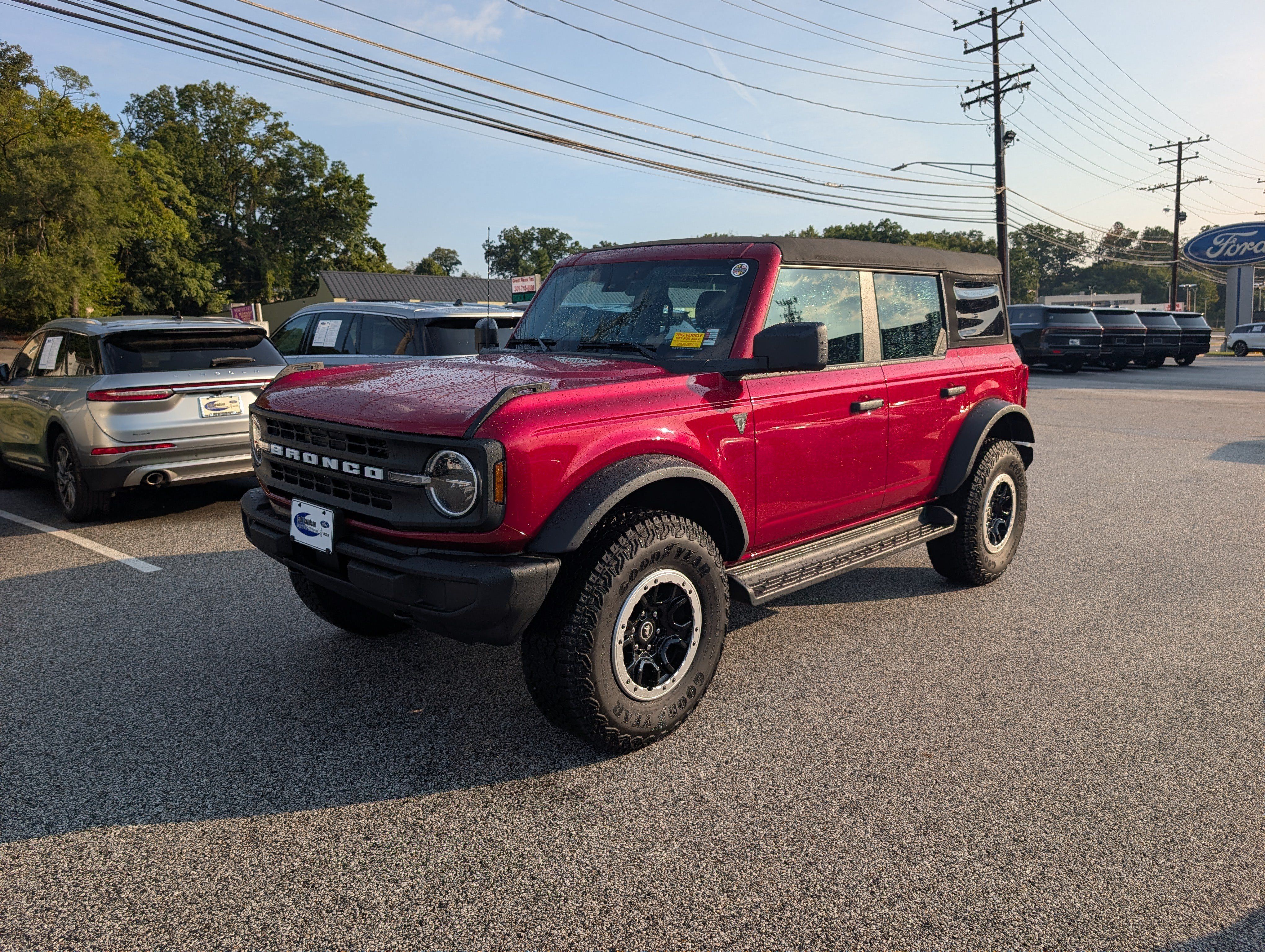 Certified 2025 Ford Bronco 4-Door w/ Sasquatch Package AWD/4WD image 2