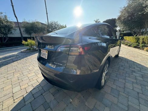 Used 2024 Tesla Model Y Long Range AWD/4WD image 6