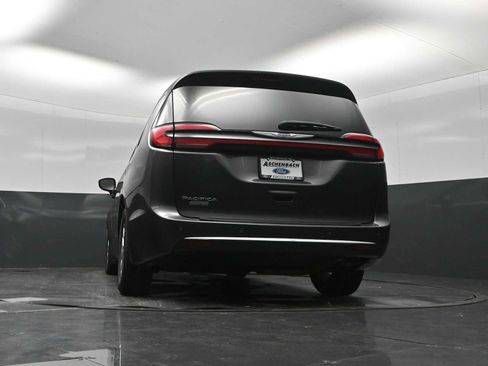 Used 2023 Chrysler Pacifica Touring-L FWD image 56