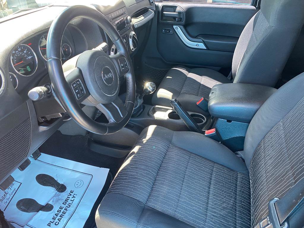 Used 2012 Jeep Wrangler Unlimited Sahara w/ Connectivity Group AWD/4WD image 14