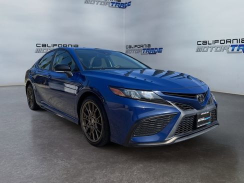 Used 2023 Toyota Camry SE image 3