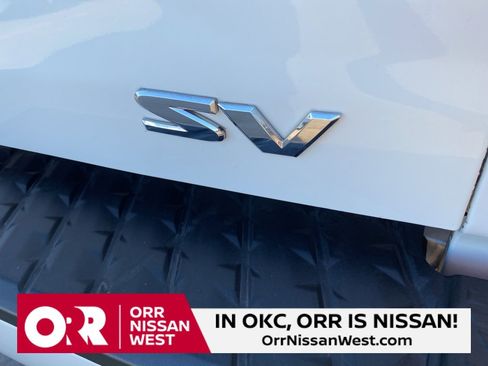 Used 2021 Nissan Titan SV w/ SV Convenience Package image 11