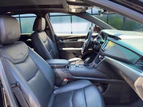 Used 2020 Cadillac XT5 Premium Luxury w/ LPO, Illumination Package FWD image 17