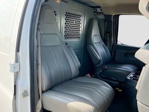 Used 2017 GMC Savana 2500 image 22