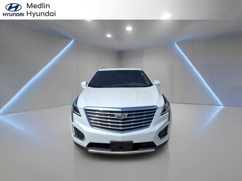 Used 2017 Cadillac XT5 Platinum w/ Driver Assist Package image 8