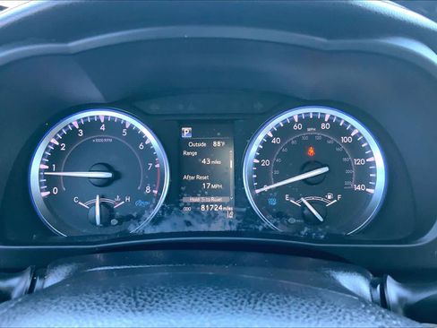 Used 2019 Toyota Highlander XLE image 22