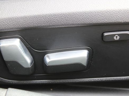 Used 2019 BMW 330i Sedan w/ Driving Assistance Package image 4