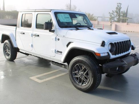 New 2026 Jeep Gladiator Sport AWD/4WD image 3