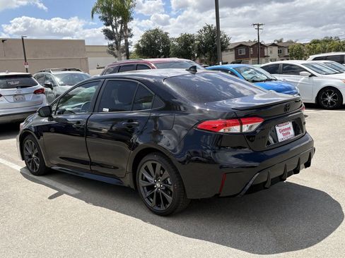 Certified 2026 Toyota Corolla SE w/ SE Package FWD image 4