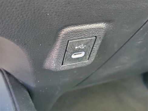 Used 2025 Toyota Corolla LE image 28