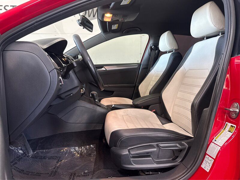 Used 2016 Volkswagen Jetta Sport w/ Lighting Package FWD image 9