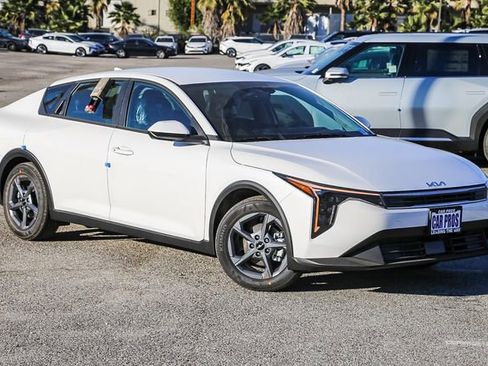 New 2026 Kia K4 LXS image 2