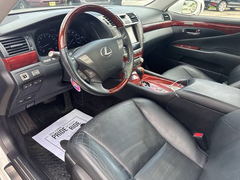 Used 2011 Lexus LS 460 w/ Luxury Value Edition RWD image 16
