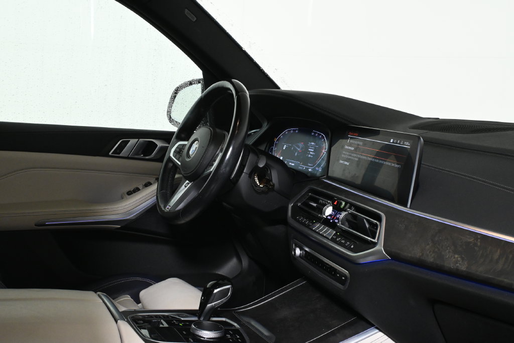 Used 2022 BMW X5 xDrive40i w/ M Sport Package AWD/4WD image 8