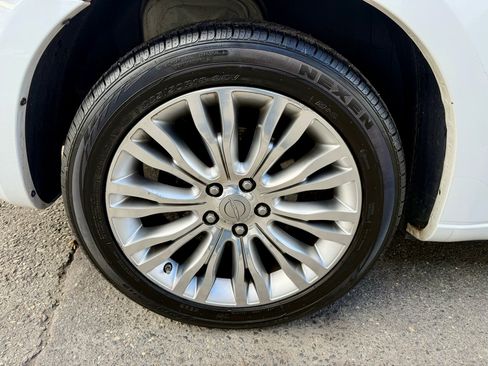 Used 2011 Chrysler 200 Limited image 12