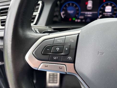 Used 2024 Volkswagen Atlas Cross Sport SEL R-Line AWD/4WD image 19