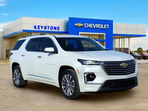 Used 2023 Chevrolet Traverse Premier FWD image 1