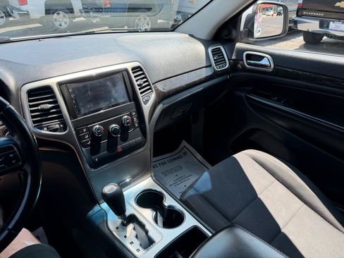 Used 2011 Jeep Grand Cherokee Laredo AWD/4WD image 16
