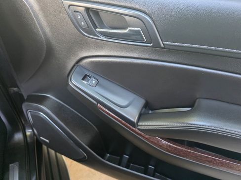 Used 2018 GMC Yukon SLT AWD/4WD image 35