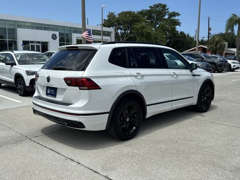 Certified 2023 Volkswagen Tiguan SE R-Line FWD image 4