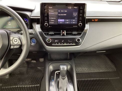 Used 2022 Toyota Corolla LE image 11