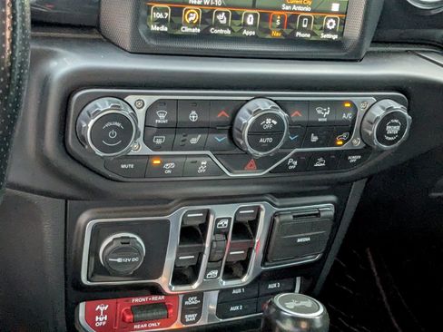 Used 2021 Jeep Wrangler Unlimited Rubicon w/ Dual Top Group AWD/4WD image 14