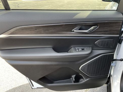 New 2026 Jeep Grand Cherokee L Limited image 39