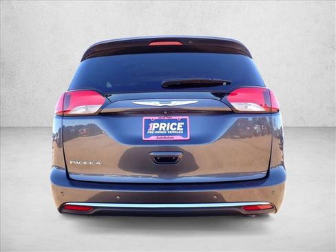 Used 2018 Chrysler Pacifica Touring-L w/ Advanced Safetytec Group FWD image 3