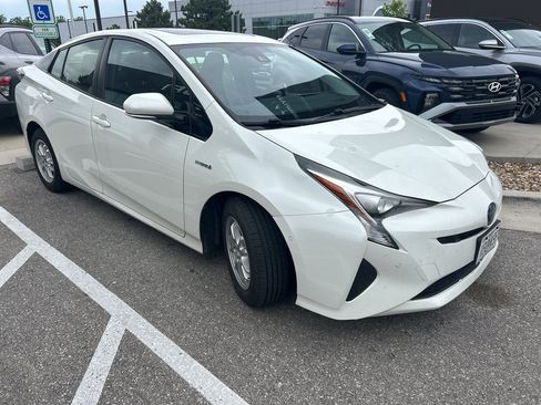 Used 2016 Toyota Prius Four w/ Advanced Technology Package FWD image 3