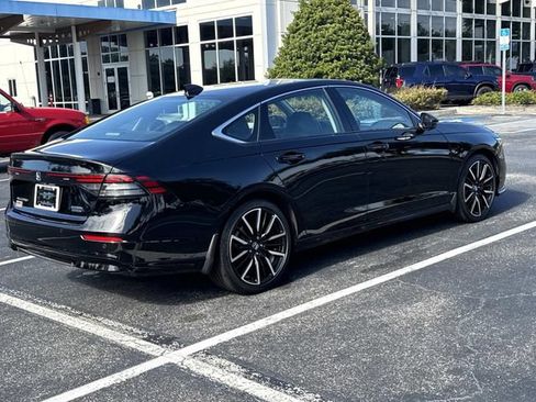 Certified 2023 Honda Accord Touring image 4