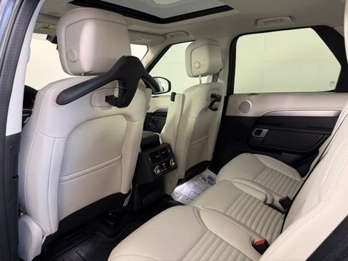 Used 2025 Land Rover Discovery Dynamic SE AWD/4WD image 22