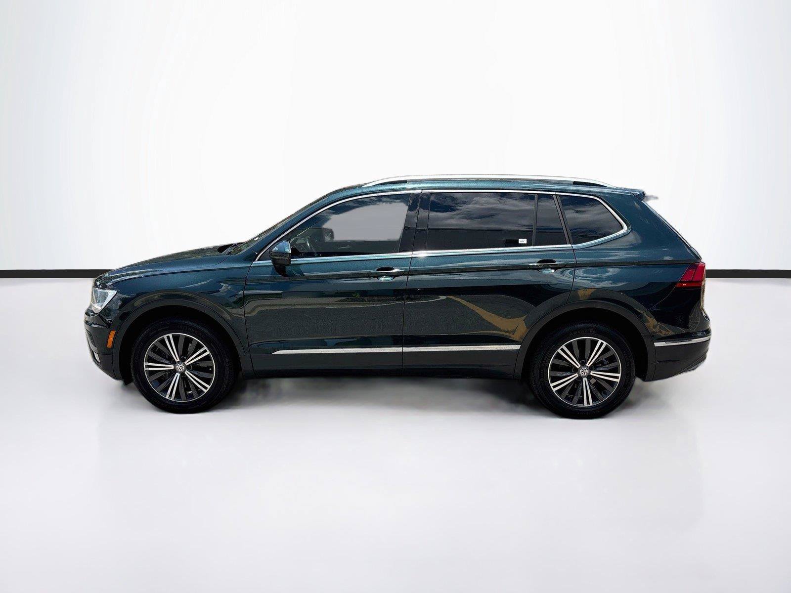 Used 2019 Volkswagen Tiguan SEL w/ 3rd Row Seat Package AWD/4WD image 4