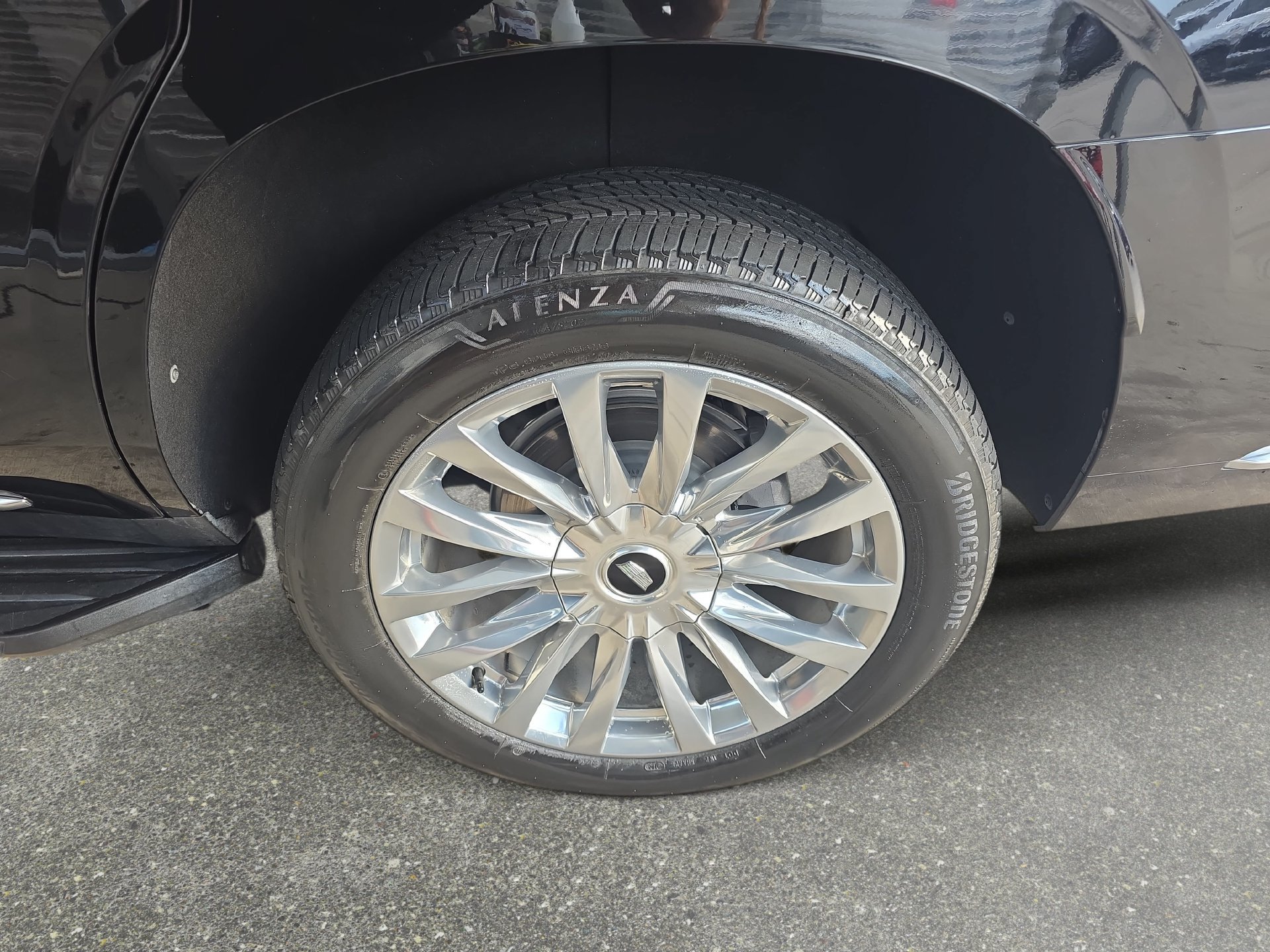 Used 2024 Cadillac Escalade Premium Luxury RWD image 32