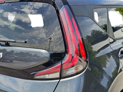 Certified 2025 Kia Soul LX w/ LX Technology Package FWD image 9