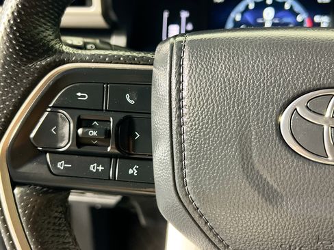 Used 2024 Toyota Tacoma SR5 w/ SR5 Upgrade Package RWD image 17