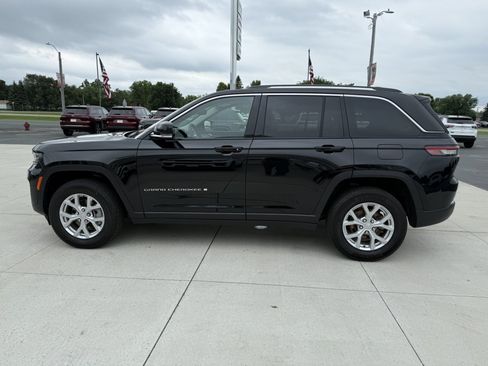 Used 2024 Jeep Grand Cherokee Limited AWD/4WD image 5