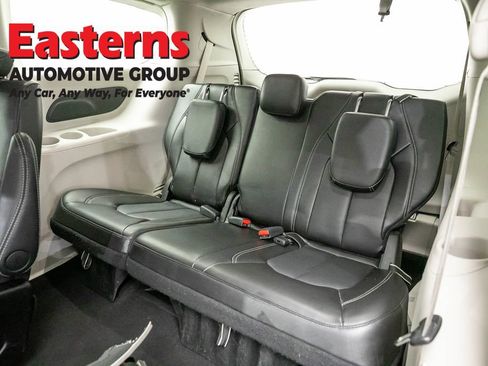 Used 2024 Chrysler Pacifica Touring-L FWD image 26