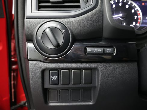 Used 2022 Nissan Titan SV RWD image 25